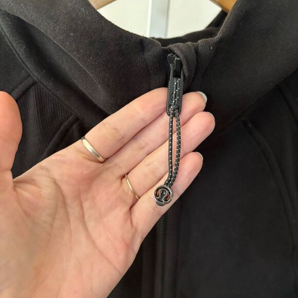 Lululemon Scuba Oversized 1/2 Zip Hoodie
Black XS / small $118 msrp sweatshirt - Picture 2 of 9